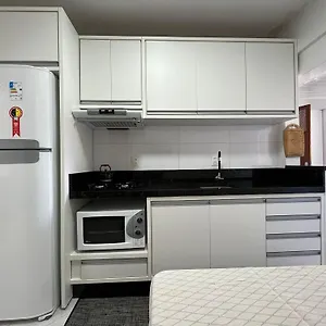 Par001 - Apto Amplo à 30m Do Mar, 3 Quartos Sendo 1 Suíte, Telas De Proteção, Ar Condicionado, 3 Banheiros, Garagem E Internet Balneário Camboriú